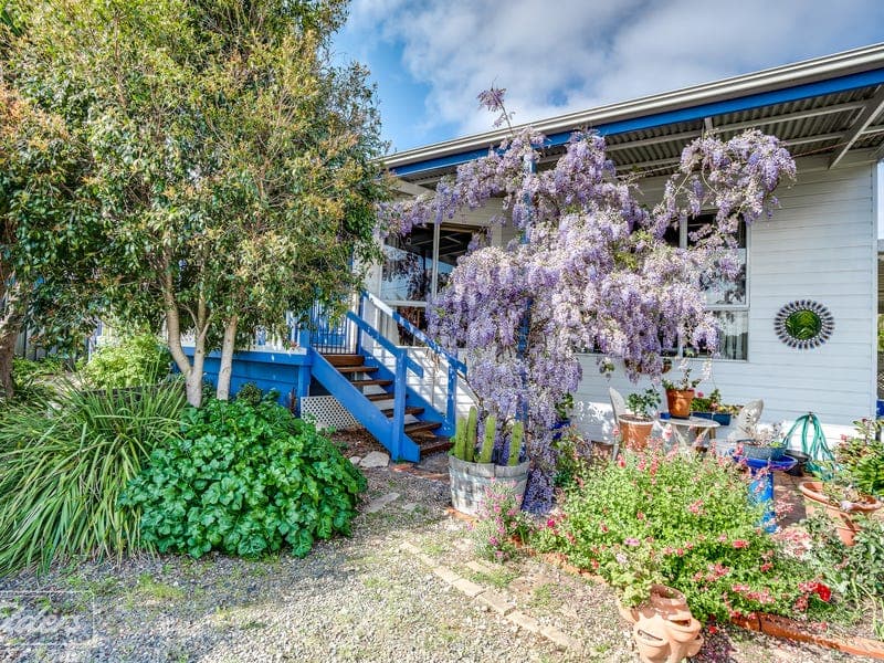 24 ALEXANDRINA Drive