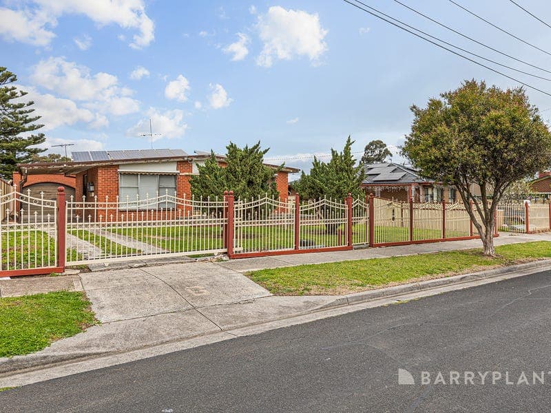 6 Childers Crescent