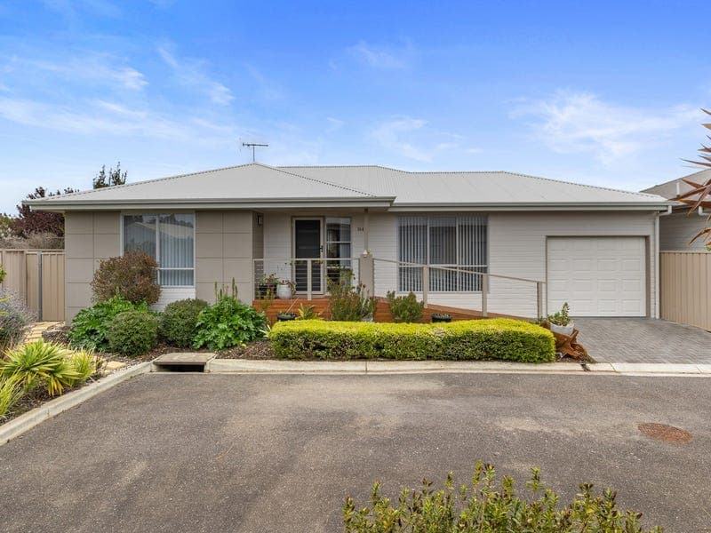 House 114/1 Banfield Rd (Lakeside Village)