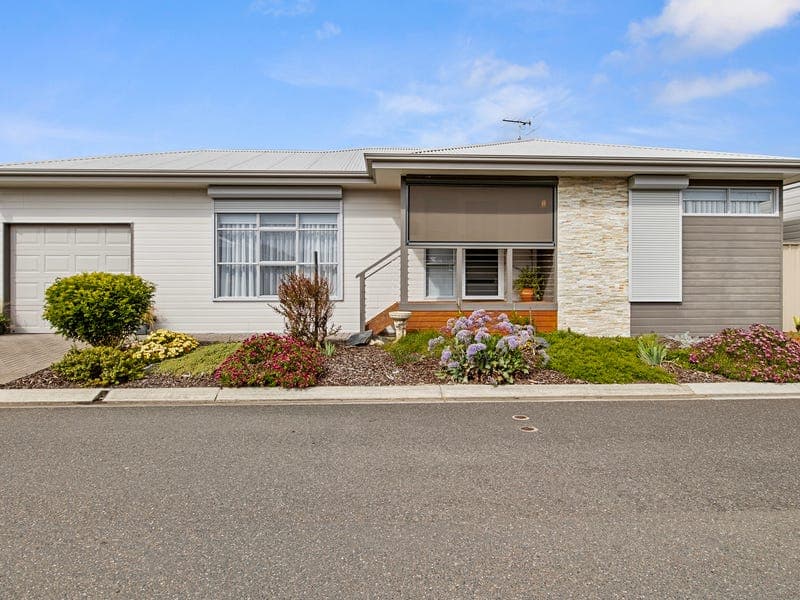 House 107/1 Banfield Rd (Lakeside Village)