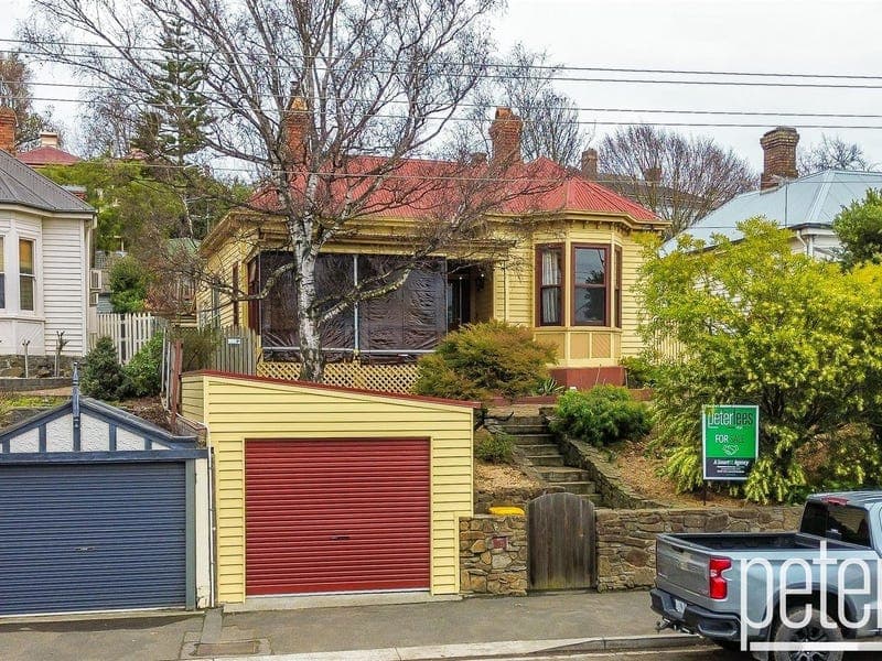 34 Racecourse Crescent