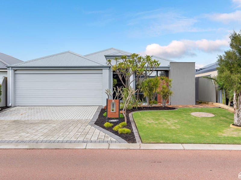 18 Corymbia Boulevard